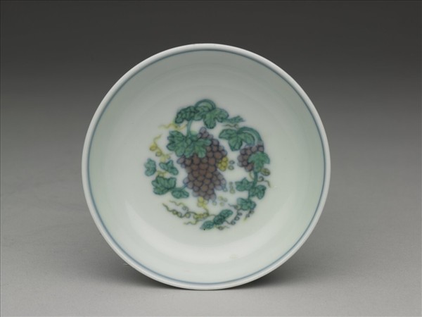 鬥彩葡萄花卉紋碟
