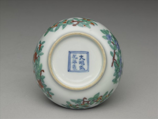 鬥彩葡萄花卉紋碟