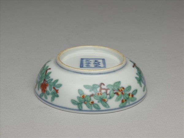 鬥彩葡萄花卉紋碟