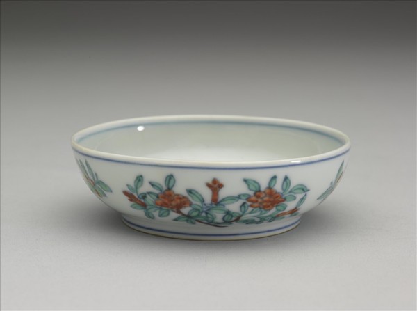 鬥彩葡萄花卉紋碟