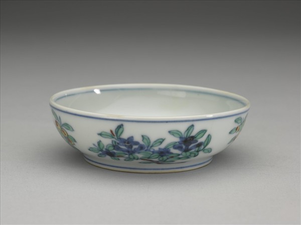 鬥彩葡萄花卉紋碟