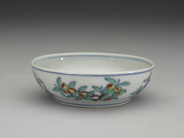 鬥彩葡萄花卉紋碟