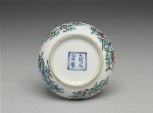 鬥彩葡萄花卉紋碟