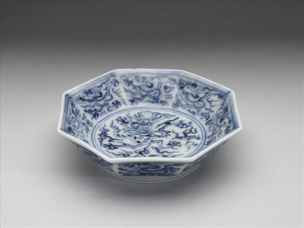 青花雲龍紋八方碟