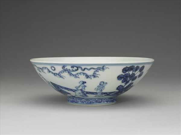 青花庭園仕女圖碗