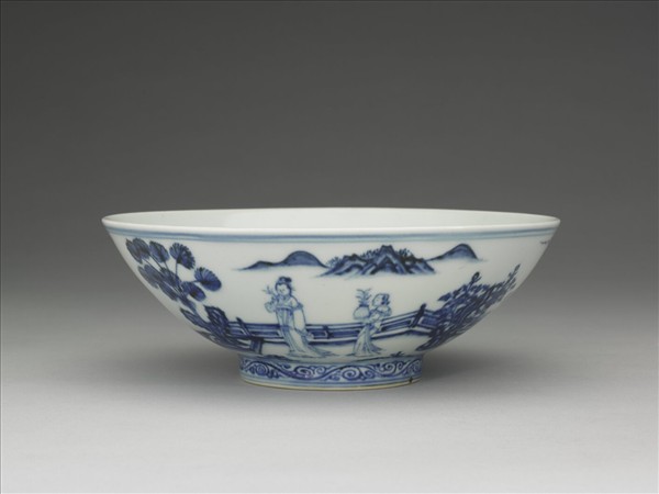 青花庭園仕女圖碗