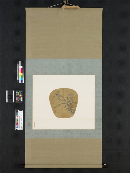 明緙絲芝蘭並秀紈扇　軸