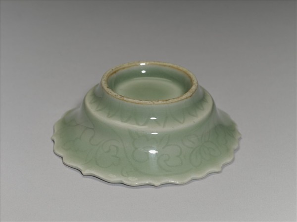 青瓷蓮花式碟