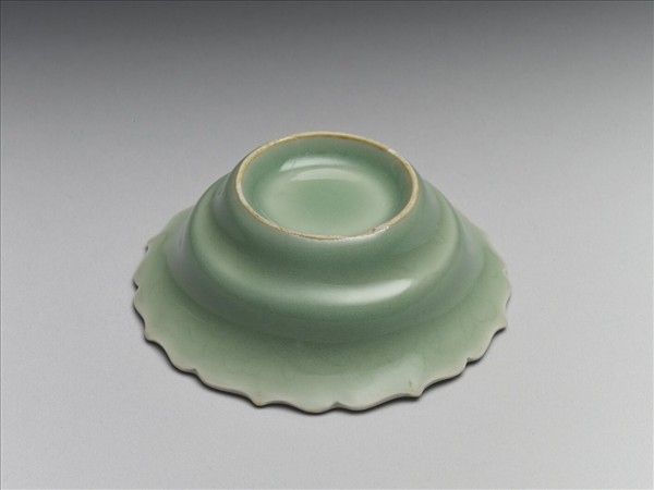 青瓷蓮花式碟