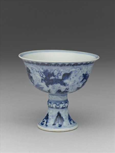 青花波濤海獸紋高足杯