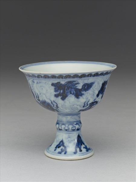 青花波濤海獸紋高足杯