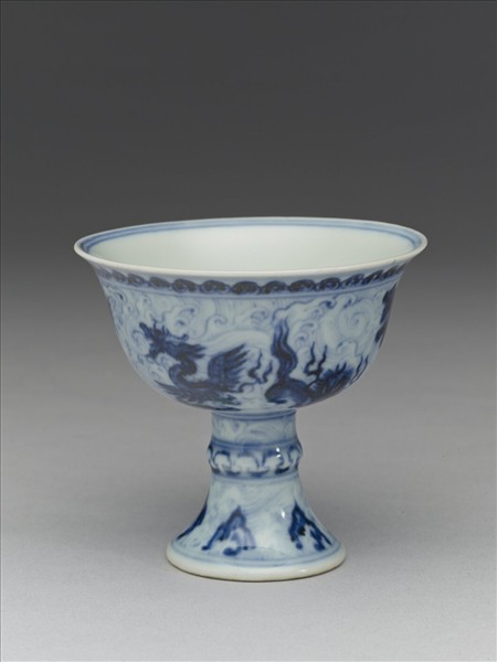 青花波濤海獸紋高足杯