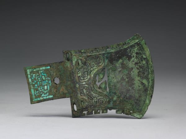 鑲嵌綠松石獸面紋銅鉞