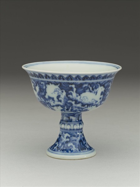 青花波濤海獸紋高足杯