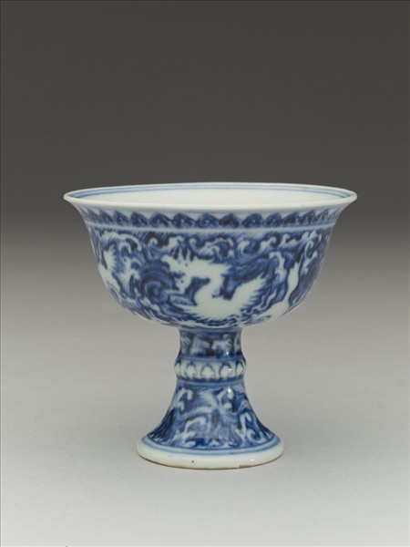 青花波濤海獸紋高足杯