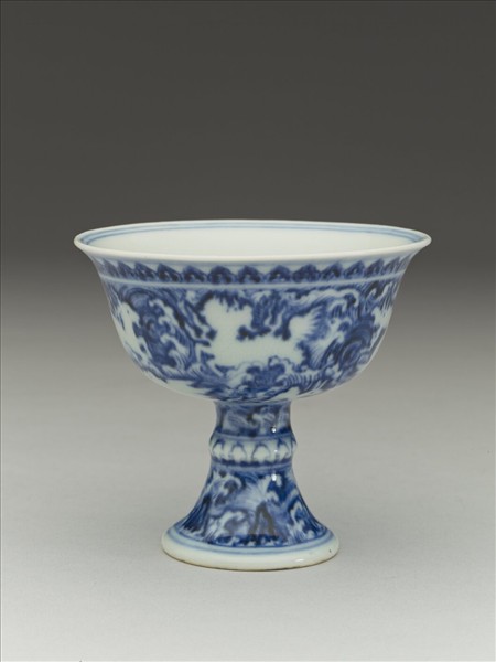 青花波濤海獸紋高足杯