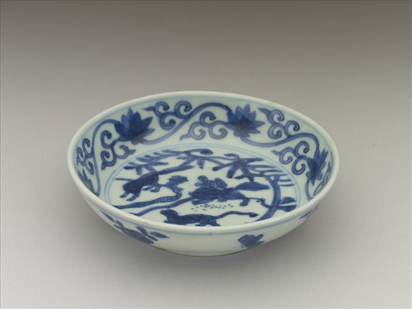 青花三獸花卉紋碟