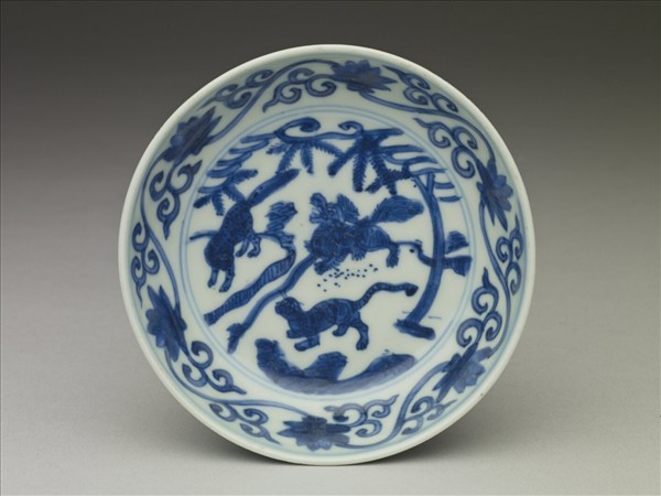青花三獸花卉紋碟
