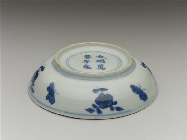 青花三獸花卉紋碟