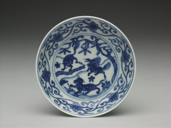 青花三獸花卉紋碟