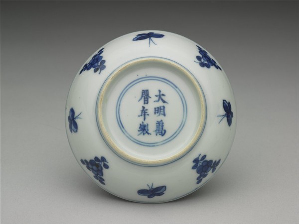 青花三獸花卉紋碟