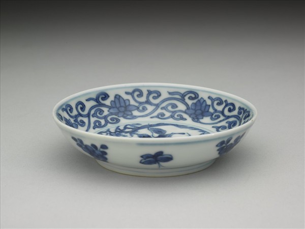 青花三獸花卉紋碟