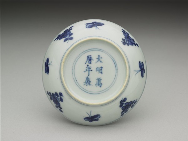 青花三獸花卉紋碟