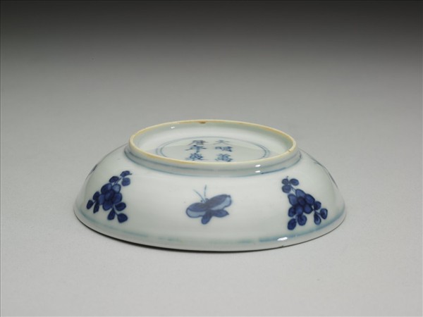 青花三獸花卉紋碟