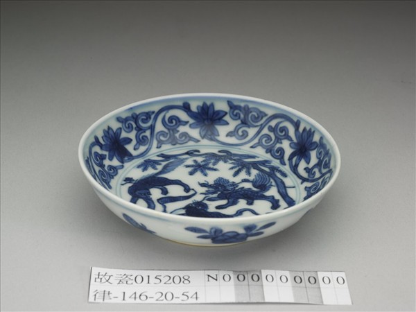 青花三獸花卉紋碟