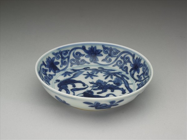 青花三獸花卉紋碟