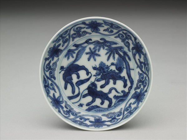 青花三獸花卉紋碟