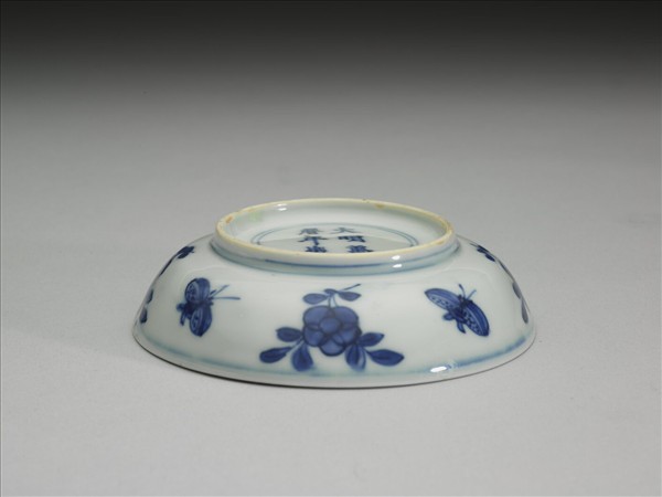 青花三獸花卉紋碟