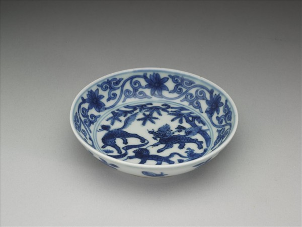 青花三獸花卉紋碟