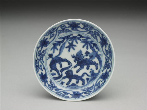 青花三獸花卉紋碟