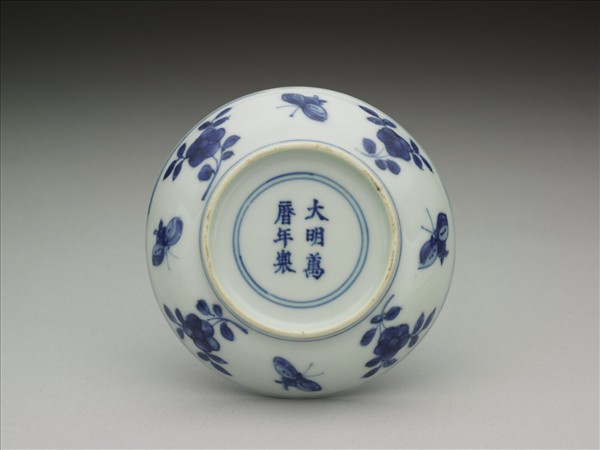 青花三獸花卉紋碟