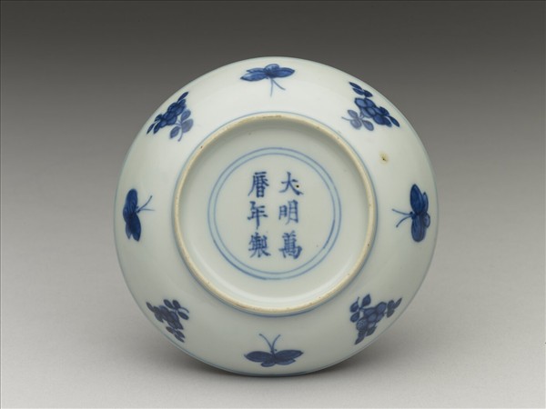 青花三獸花卉紋碟