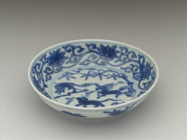 青花三獸花卉紋碟