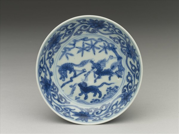 青花三獸花卉紋碟