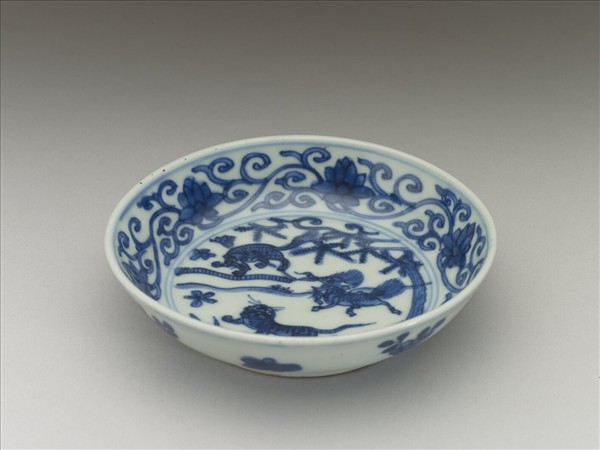 青花三獸花卉紋碟