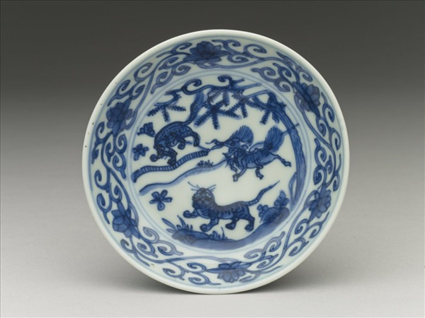 青花三獸花卉紋碟