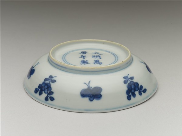 青花三獸花卉紋碟