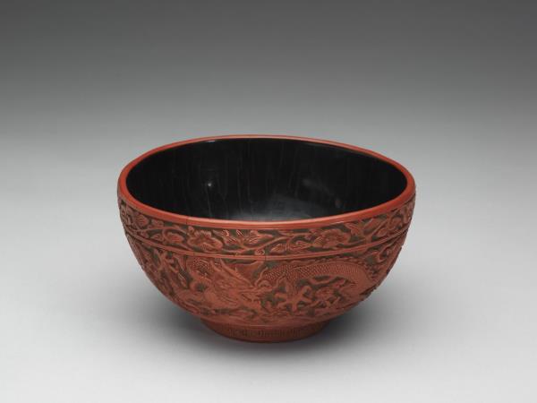 剔紅萬壽龍紋碗