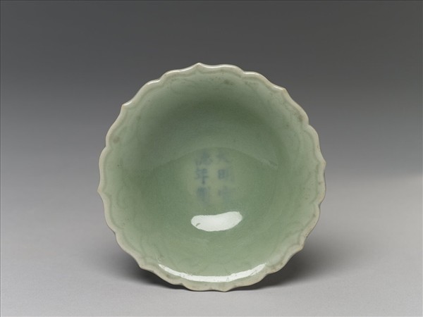 青瓷蓮花式碟