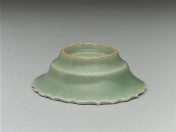 青瓷蓮花式碟