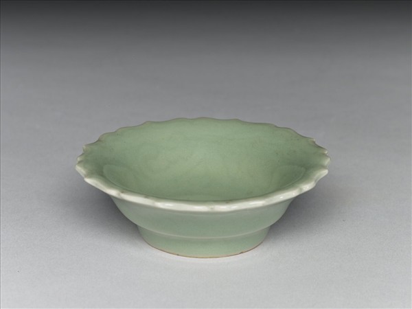 青瓷蓮花式碟