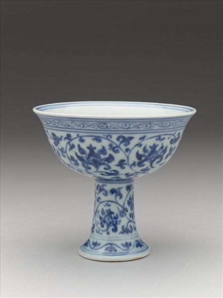 青花番蓮紋高足杯