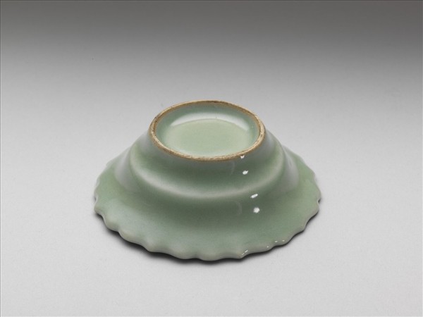青瓷蓮花式碟