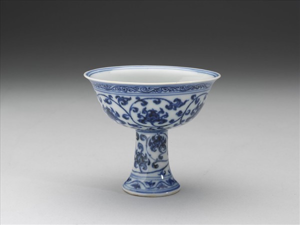 青花番蓮紋高足杯