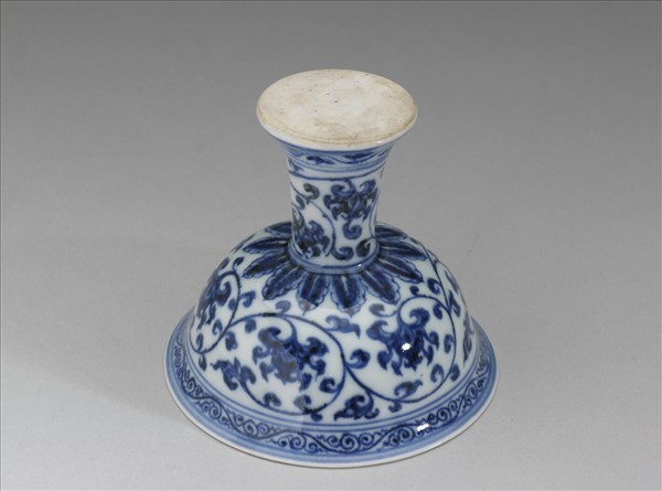 青花番蓮紋高足杯