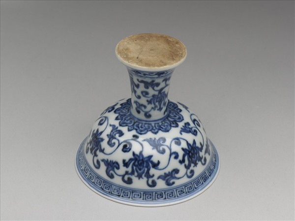 青花番蓮紋高足杯